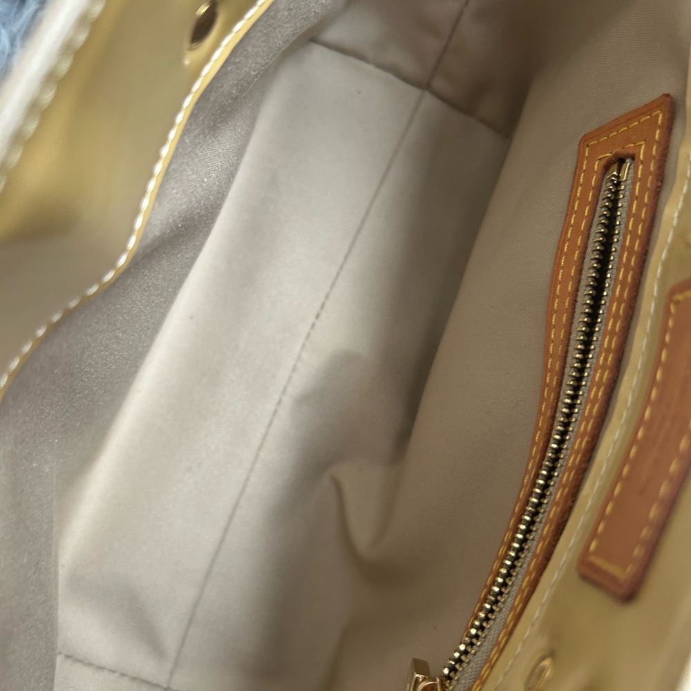 Louis Vuitton Monogram Vernis Reade PM - Picture 8 of 14